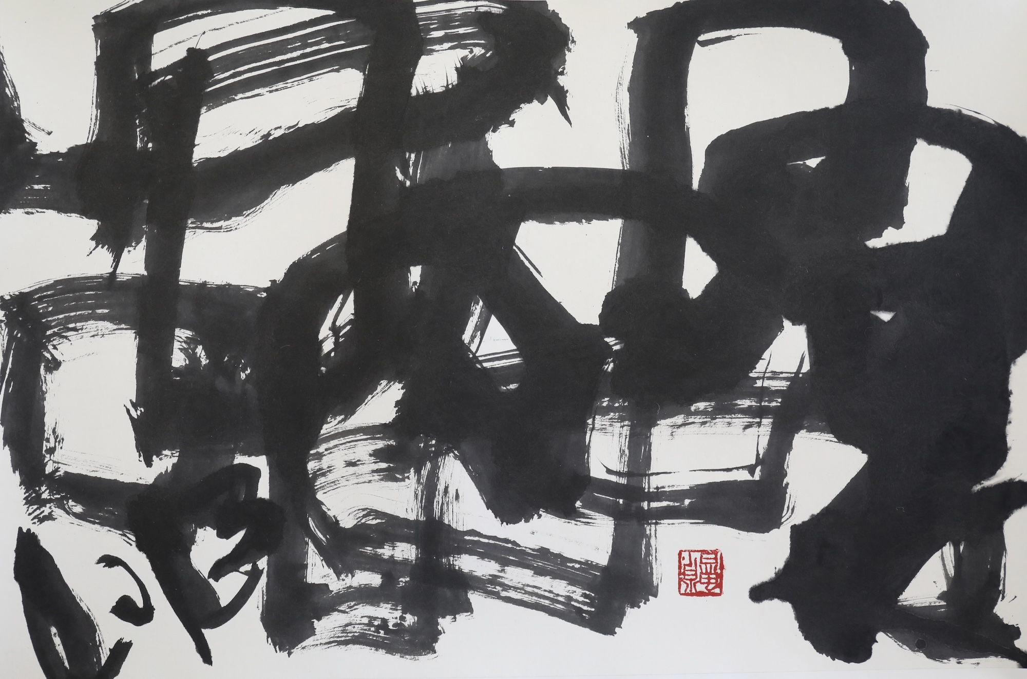 从小学开始用毛笔在宣纸上练字,从王羲之到颜真卿。慢慢习惯了用毛笔在宣纸上行走。它们记录我的胡思乱想,也留下身体瞬间的吐纳之气。